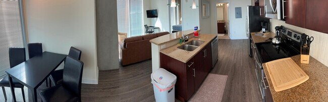 Building Photo - 415 S Mint St