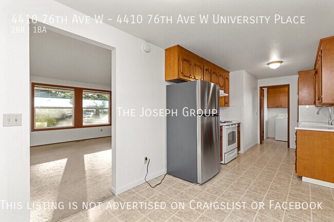 Building Photo - Sun-filled 2BD/1BA in University Place Duplex