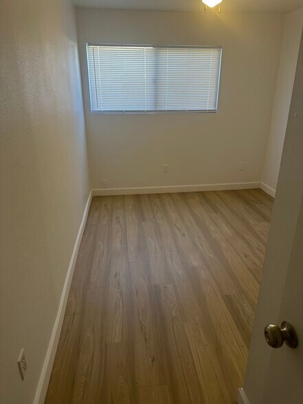 Building Photo - 3322 W Loma Ln