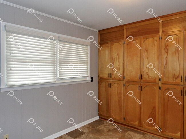 Building Photo - 1717 Haynes Ave NE