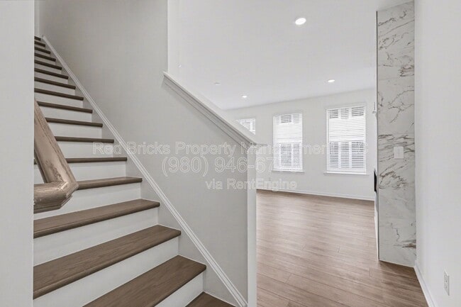 Building Photo - 5011 Rill Ct