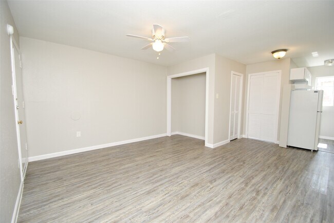 Building Photo - 2501 Yoakum Blvd