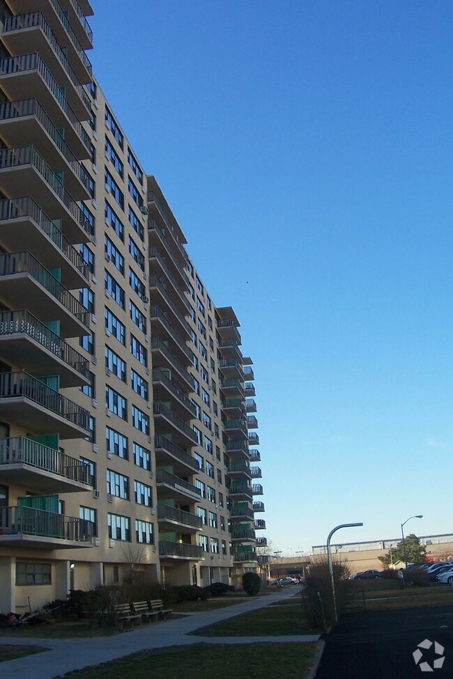 10620 Shore Front Pky 10620 Shore Front Pky Far Rockaway NY 11694