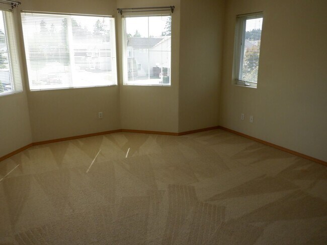 Building Photo - 2320 Simmons St