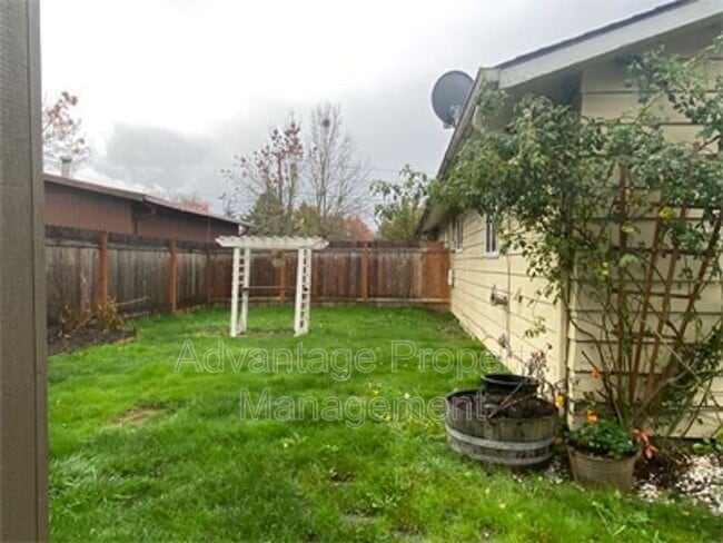 Building Photo - 1523 NW Kings Blvd