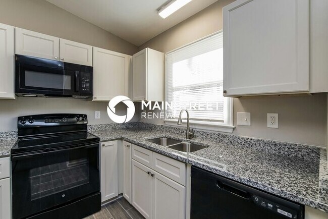 Building Photo - 3 Bedroom Pet-Friendly Home in RALEIGH, NC with Main Street Renewal