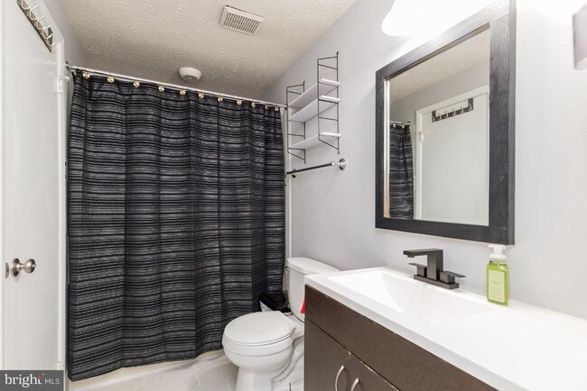 Building Photo - 11260 Westport Dr