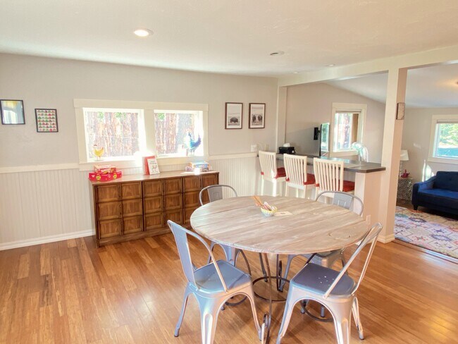 Building Photo - 14295 Community Ln