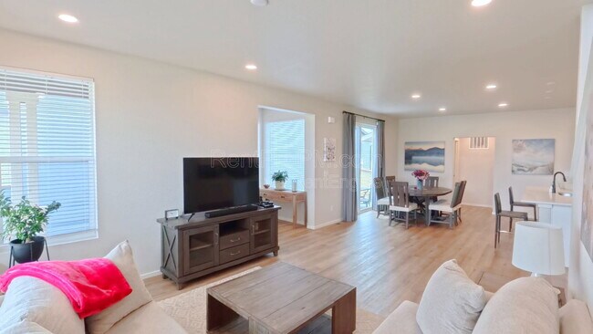 Building Photo - 6126 Saddle Horn Dr