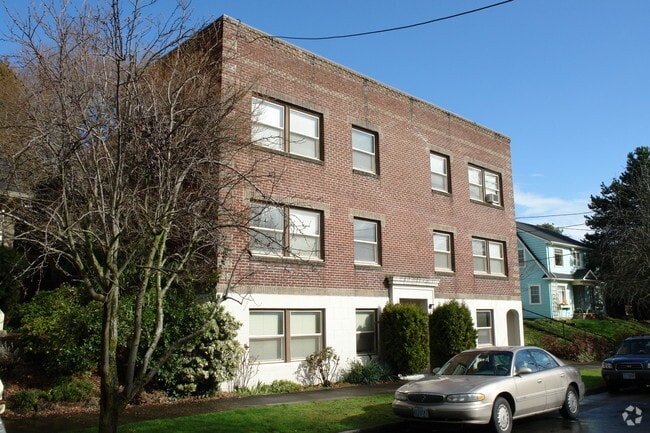 Building Photo - 2455 NW Quimby St