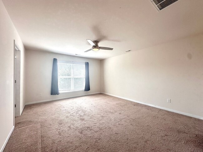 Building Photo - **MOVE IN SPECIAL!**Beautiful 3BR/2.5BA Home in Charlotte!