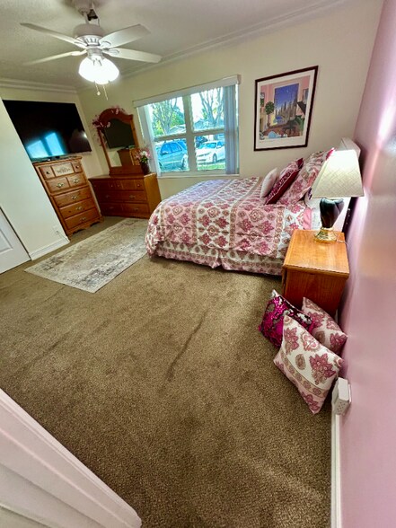 Building Photo - 9512 Saddlebrook Dr