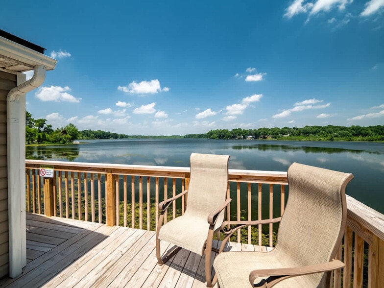 Building Photo - 829 Portage Lakes Drive