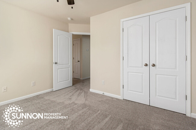 Building Photo - 3 Bed/2.5 Bath Home Close to Mountain Isla...