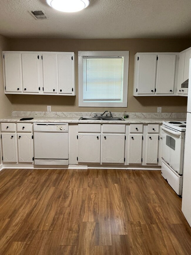Building Photo - Section 8 Approved