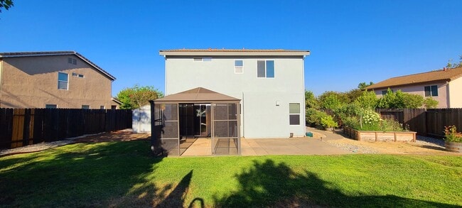 Building Photo - BEAUTIFULLY MAINTAINED SINGLE FAMILY HOME ...