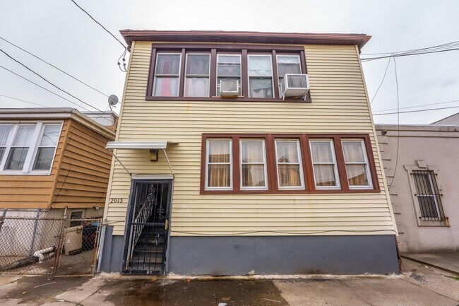 Primary Photo - 2013 41st St