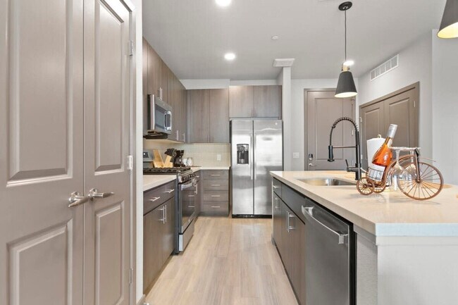 Building Photo - 390 N 2nd Ave