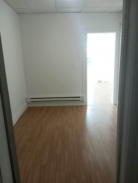 Building Photo - 422 St Pauls Ave