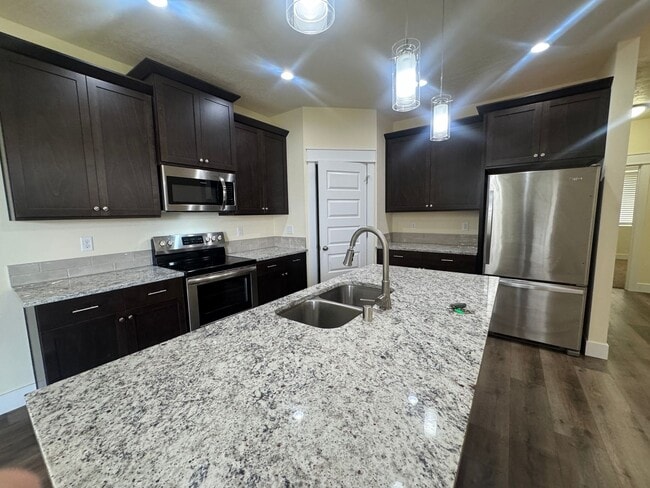Building Photo - Rent Reduced! Home in Quincy