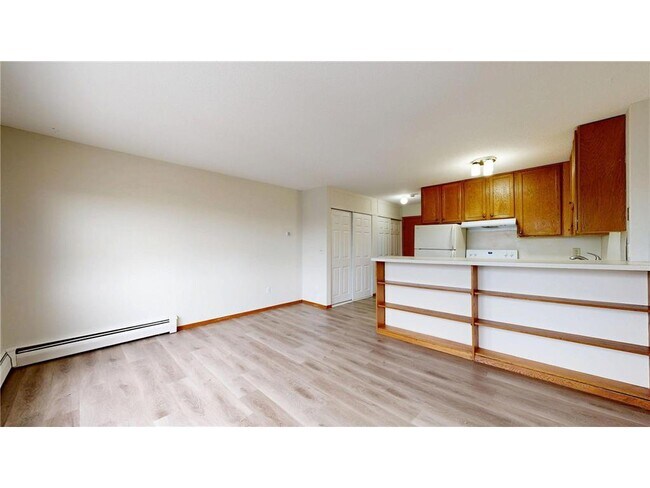 Building Photo - 2216 Pleasant Ave