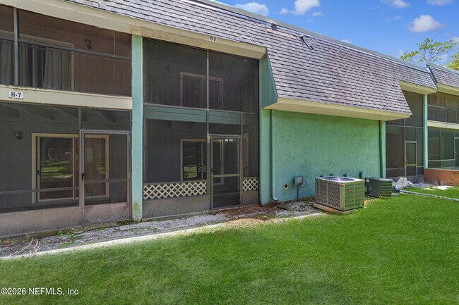 Building Photo - 501 SW 75th St