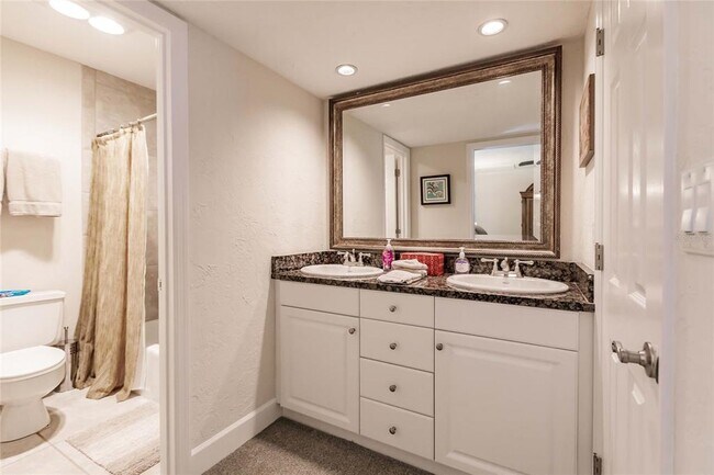 Building Photo - 1207 E Peppertree Dr