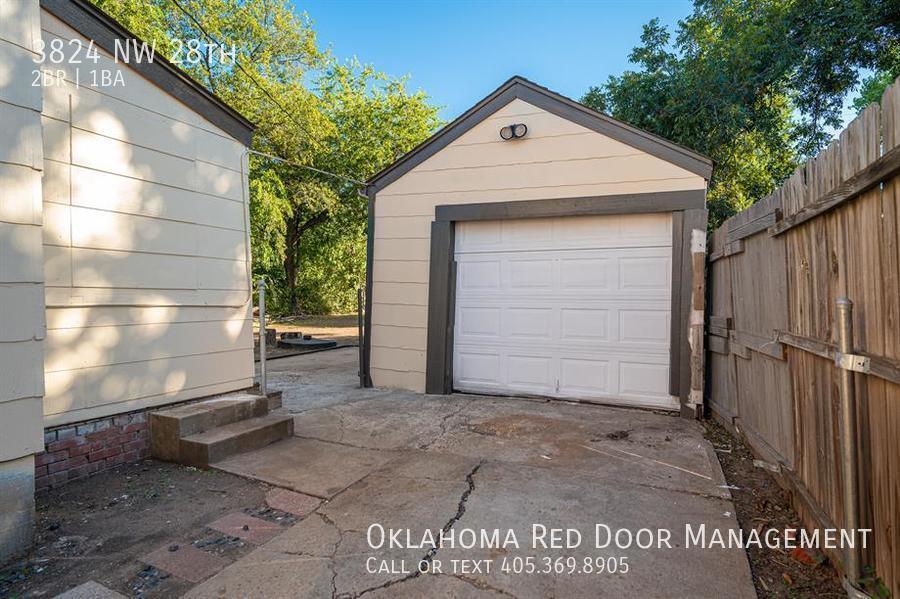 Building Photo - 3824 NW 28th St