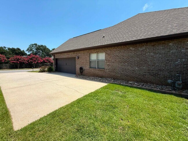 Building Photo - 12001 Squirrel Dr