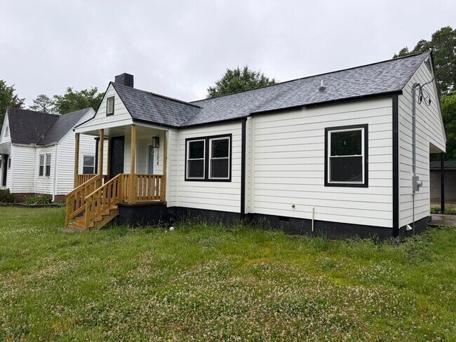 Building Photo - 3 Bed House