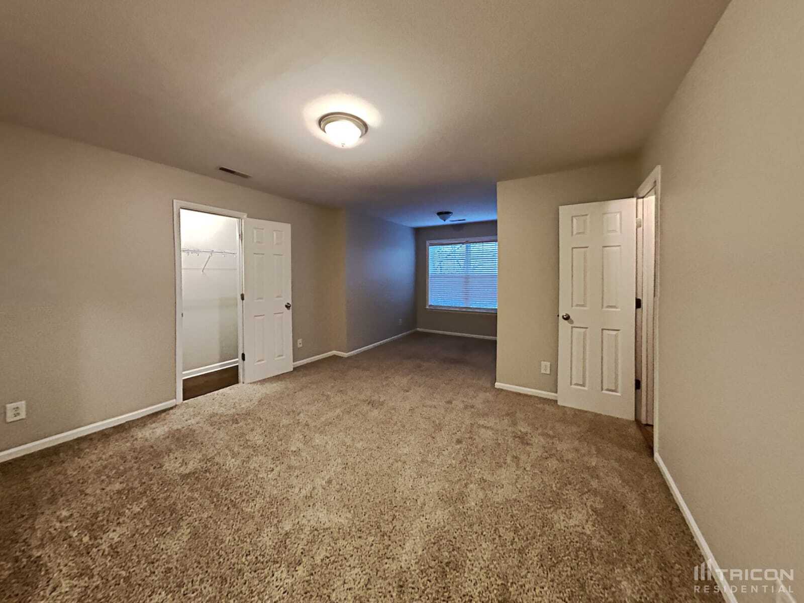 Building Photo - 703 Maple Ct