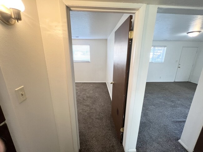 Building Photo - 1540 S 400 E