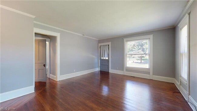 Building Photo - 31 E Case Dr