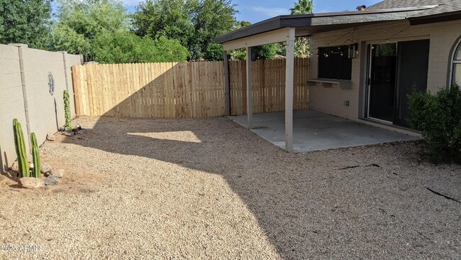 Building Photo - 6221 E Gelding Dr