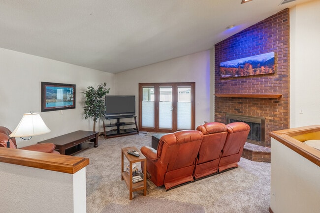 Building Photo - 10490 W Wildrose Ct