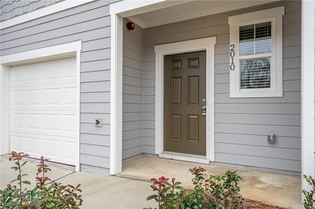 Building Photo - 2010 Ayla Dr