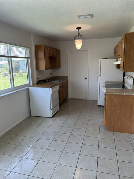 Building Photo - 6845 Etna Ct