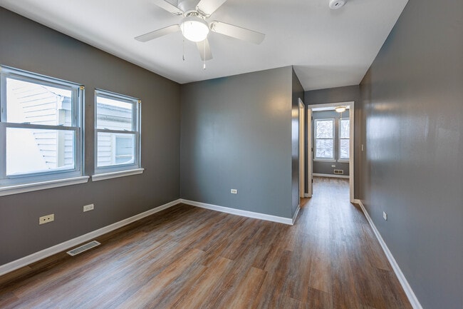 Building Photo - 2446 W 69th St