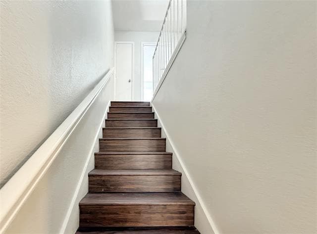 Building Photo - 425 SW Thomas St