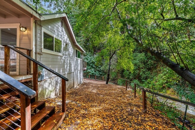 Building Photo - 1st Month FREE!! Riverfront Haven with Pri...