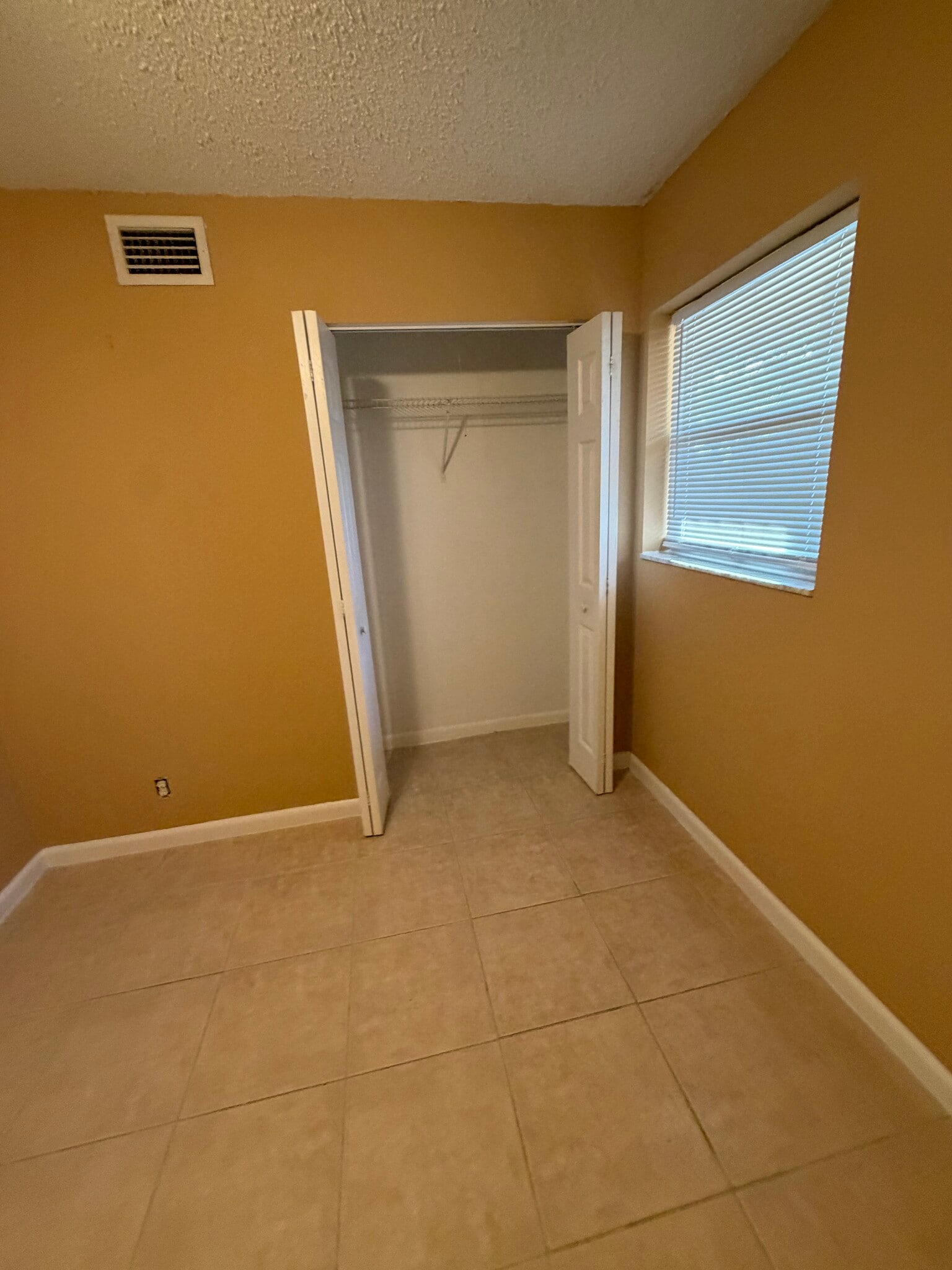 Building Photo - 120 Sparrow Dr