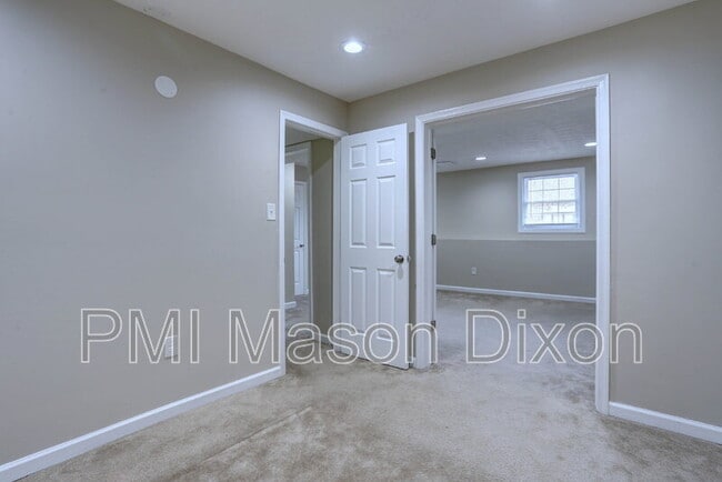 Building Photo - 9321 Kenbrooke Ct