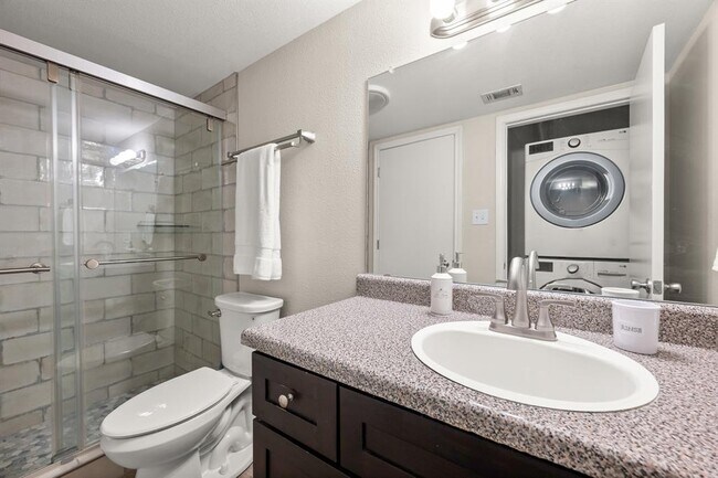Building Photo - 3839 Dry Creek Dr