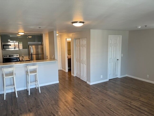 Building Photo - Live in the heart of Capitol Hill in this ...