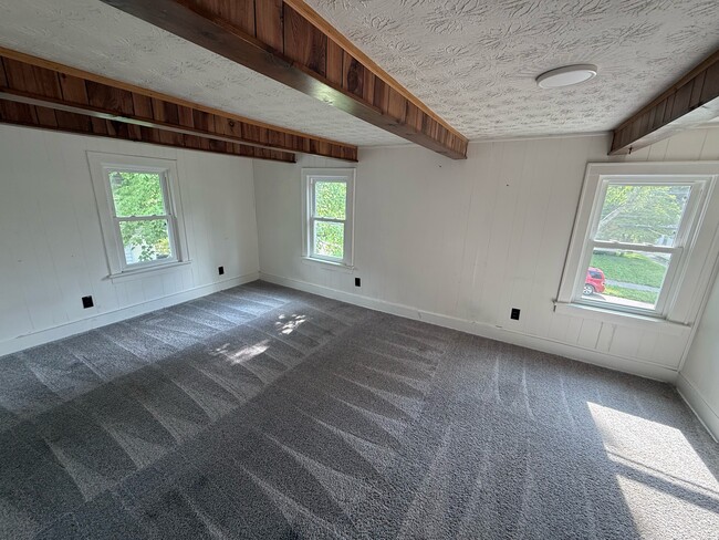 Building Photo - 275 Goodview Ave
