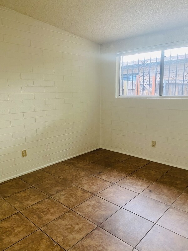 Building Photo - 4225 E Lee St