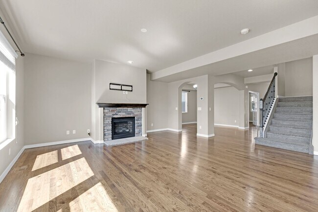 Building Photo - Beautiful home available to move in 08/04/...
