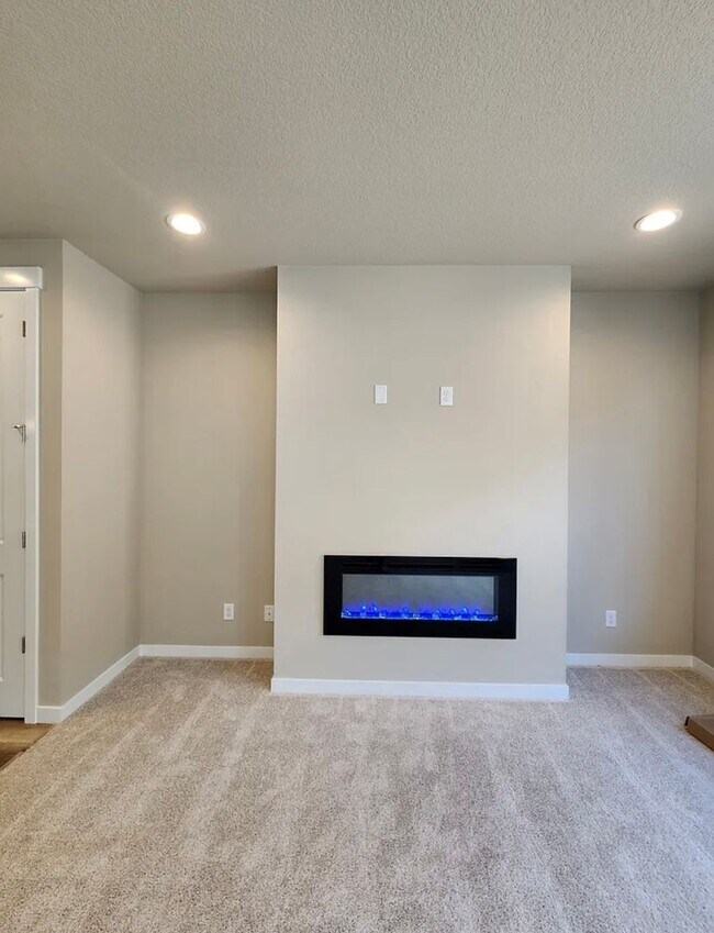 Building Photo - Must See Townhome Located in Ponderosa Ridge