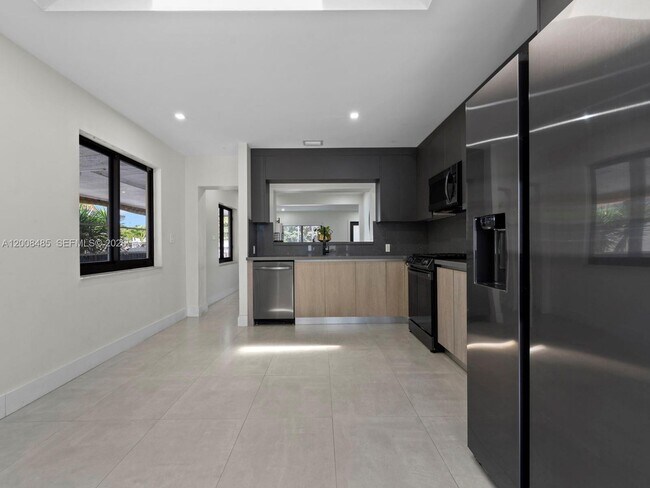 Building Photo - 252 E 36th St