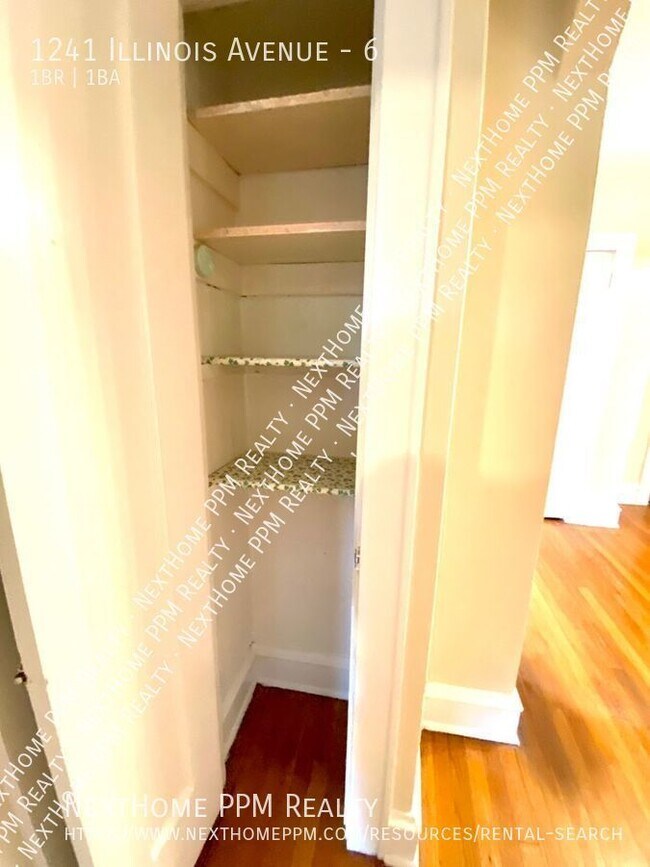 Building Photo - Dormont 1 Bedroom with heat included. Octo...